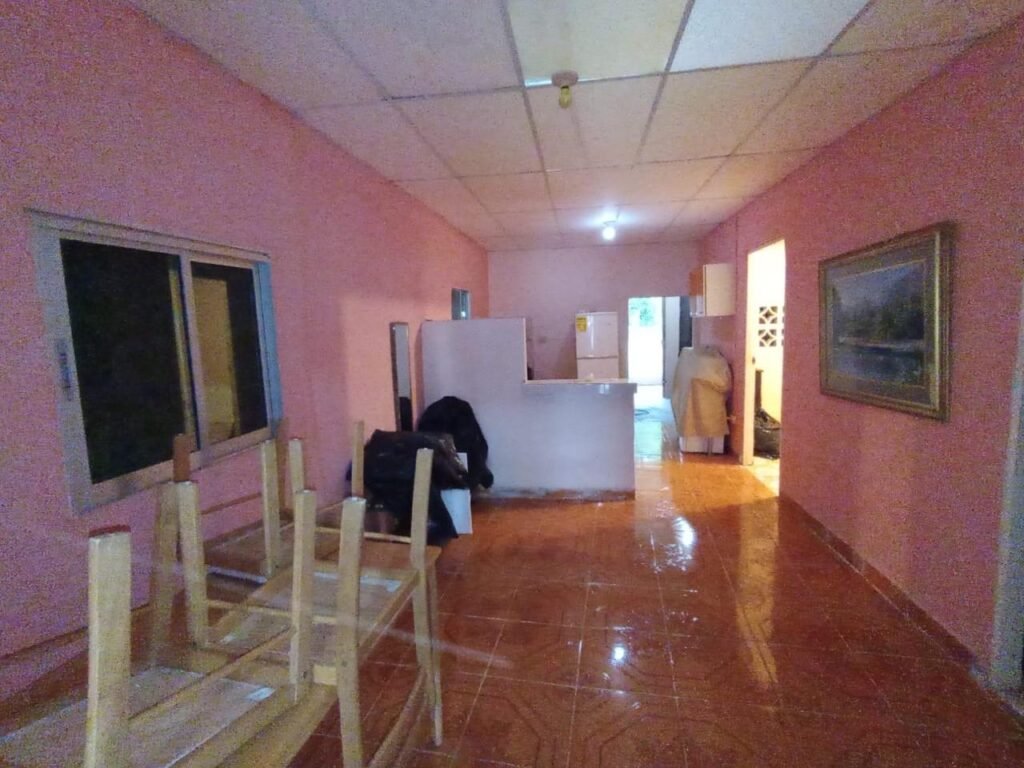 Venta de casa en Las Tablas: ¡Oportunidad única en La Palma por debajo del avalúo! area del comedor